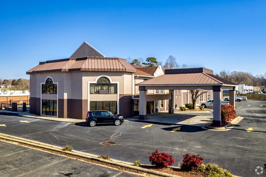 More Photos Of 7 Laura Ln, Thomasville Hotel For Sale
