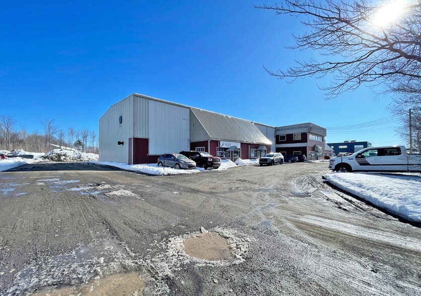 More Photos Of 731-751 Rue De Saint-Romuald, Lévis Manufacturing For Lease