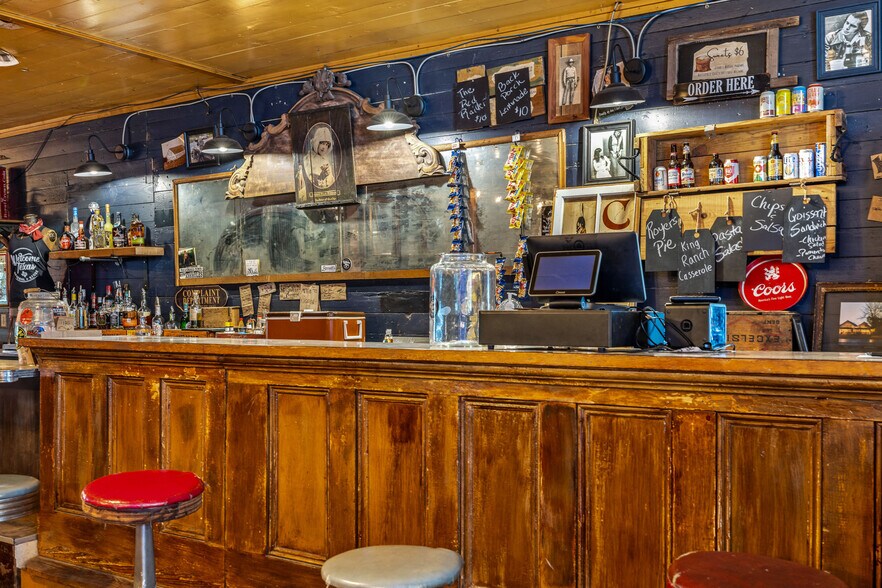 More Photos Of 12528 FM 109, Industry Bar For Sale