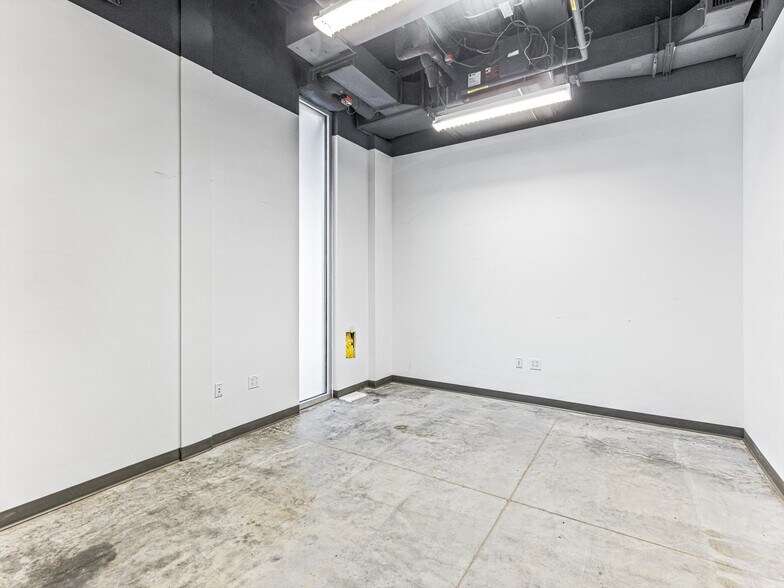 More Photos Of 76 Jupiter Rd, Weaverville Manufacturing For Lease