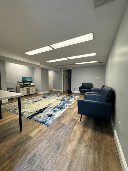 More Photos Of 124 Medford Ave, Patchogue Office For Sale