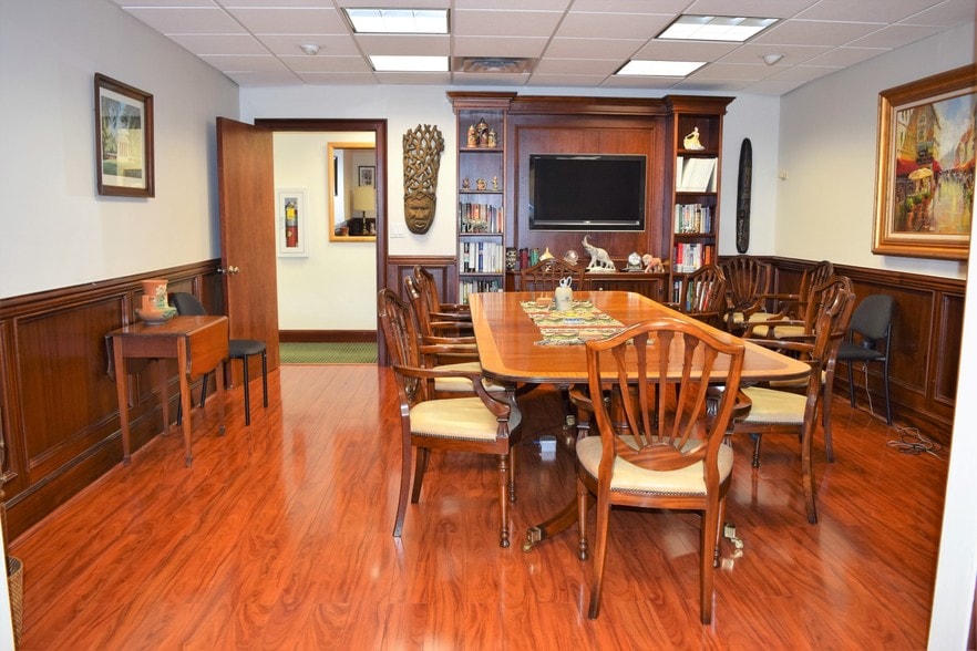 More Photos Of 776 Mountain Blvd, Watchung Office For Sale