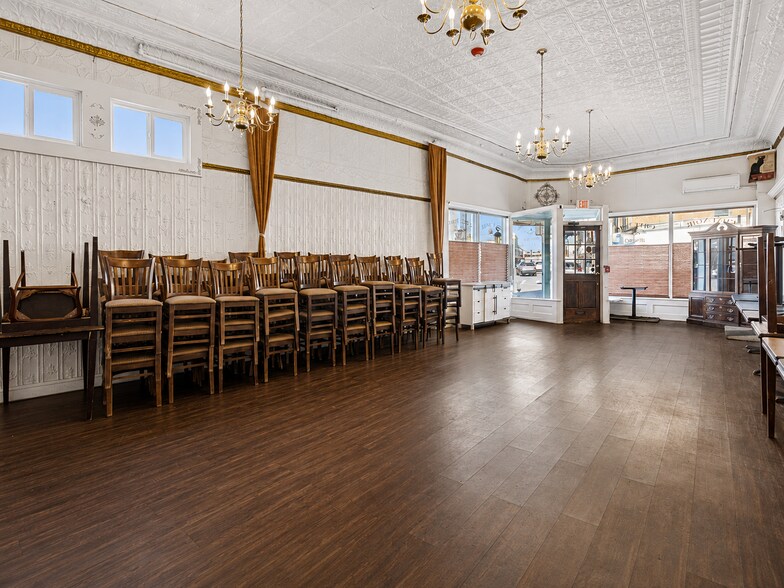 More Photos Of 228 Merrick Rd, Rockville Centre Storefront Retail Residential For Lease