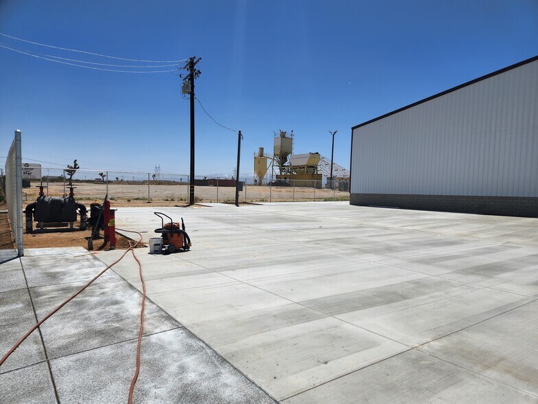 More Photos Of 17454 Adelanto Rd, Adelanto Distribution For Sale