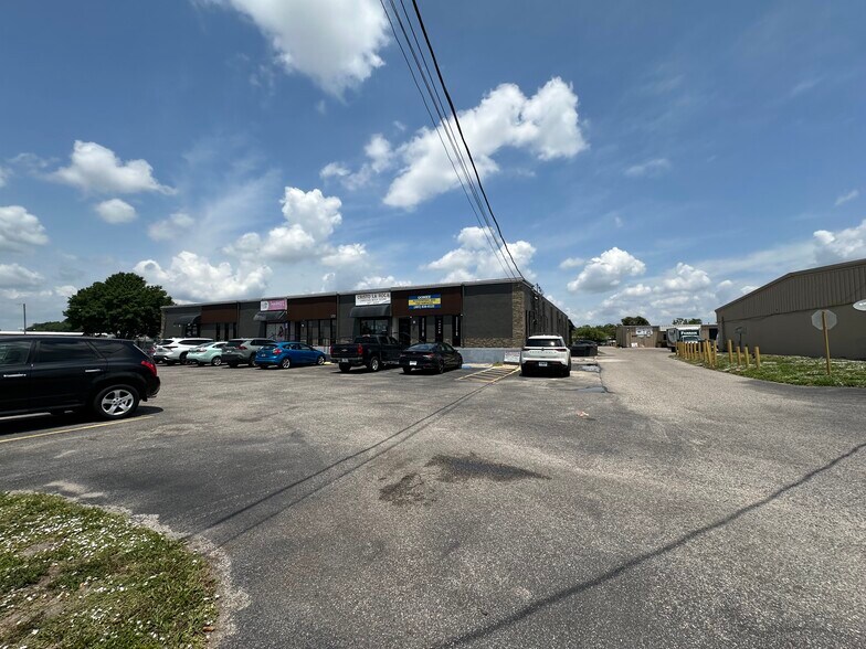 More Photos Of 1011 W Lancaster Rd, Orlando General Retail For Sale