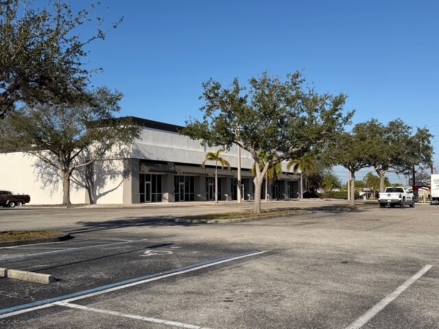 More Photos Of 10175 Tamiami Trl, Punta Gorda General Retail For Lease