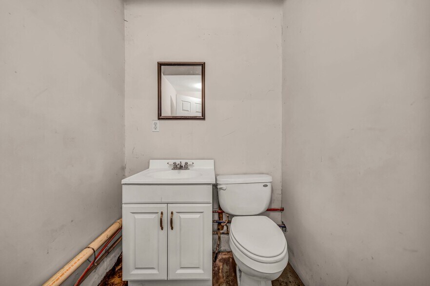 More Photos Of 5621 Lockport Rd, Niagara Falls Unknown For Lease