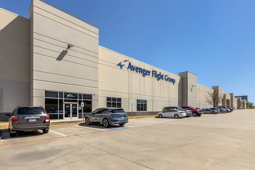 More Photos Of 2800 Valley View Ln, Irving Distribution For Lease