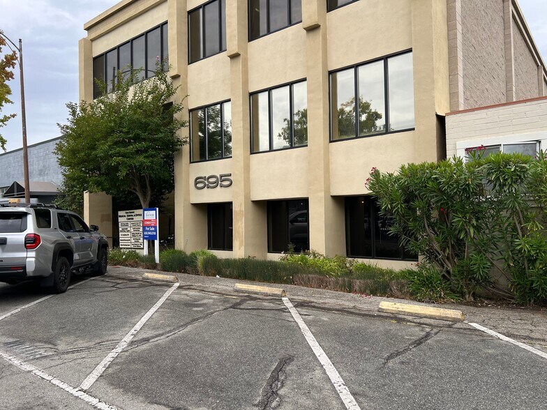 More Photos Of 695 Oak Grove Ave, Menlo Park Medical For Sale