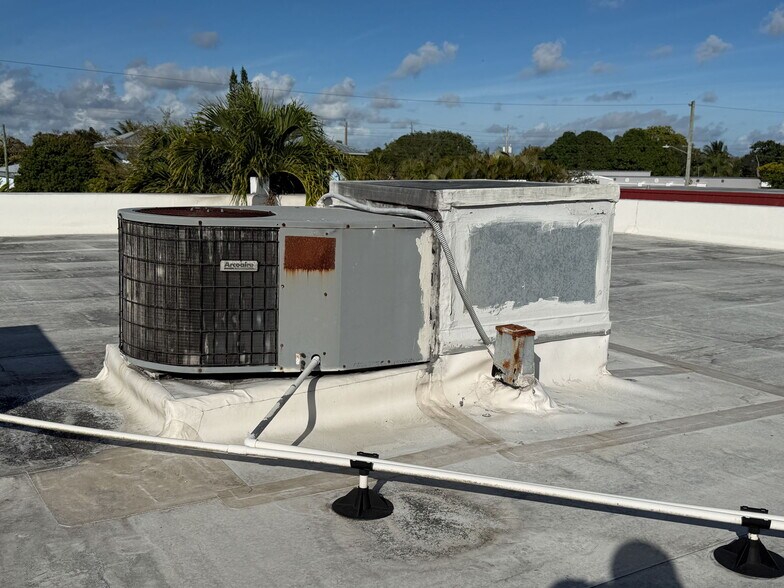 More Photos Of 5908 Johnson St, Hollywood Light Manufacturing For Sale