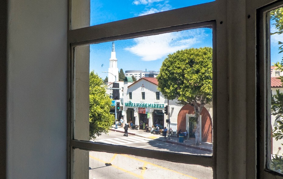 More Photos Of 1063 Gayley Ave, Los Angeles Loft Creative Space For Lease