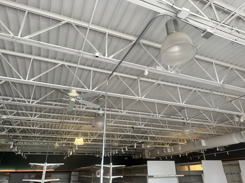 More Photos Of 5930 Fairfield Rd, Oxford Freestanding For Sale