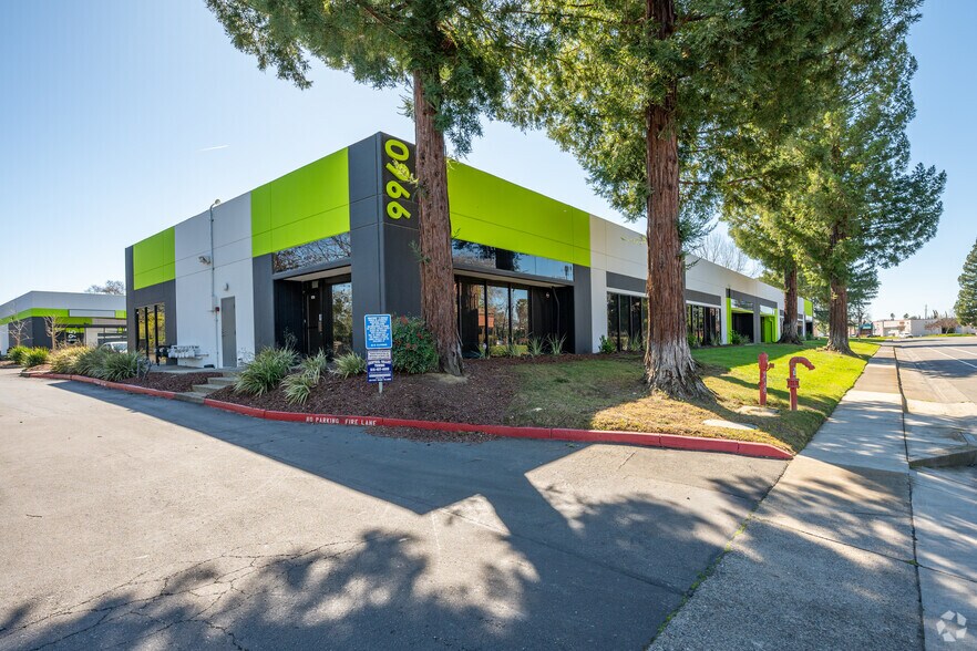 More Photos Of 9960 Business Park Dr, Sacramento Showroom For Lease