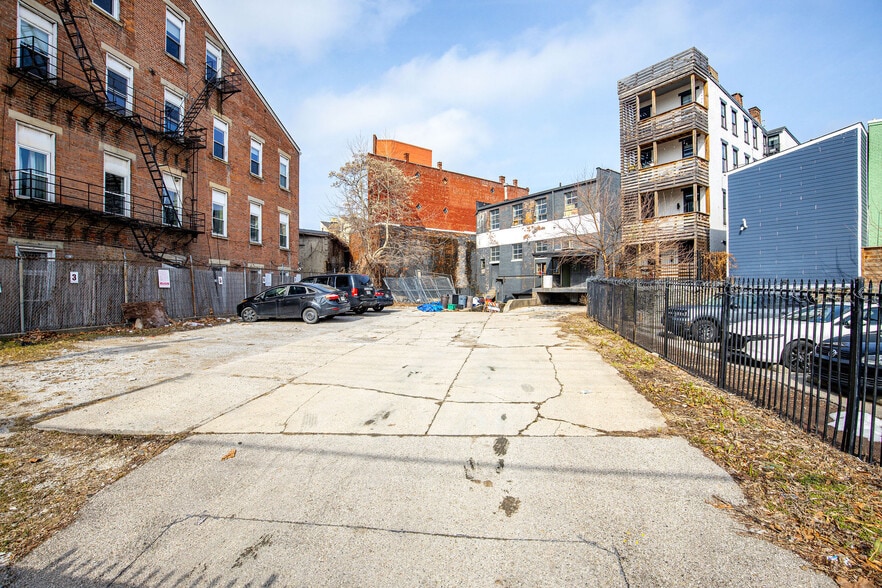 More Photos Of 122 E Liberty St, Cincinnati Warehouse For Lease