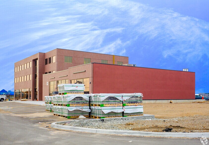 More Photos Of 222 Mapleview Dr, Barrie Office For Sale