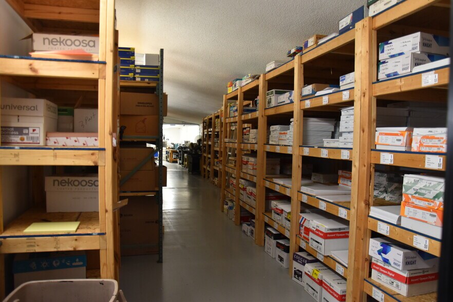 More Photos Of 125 S Westplex Ave, Bloomington Warehouse For Sale
