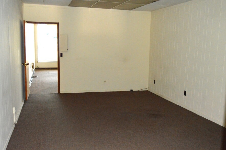 More Photos Of 3806 W Burbank Blvd, Burbank Storefront For Lease