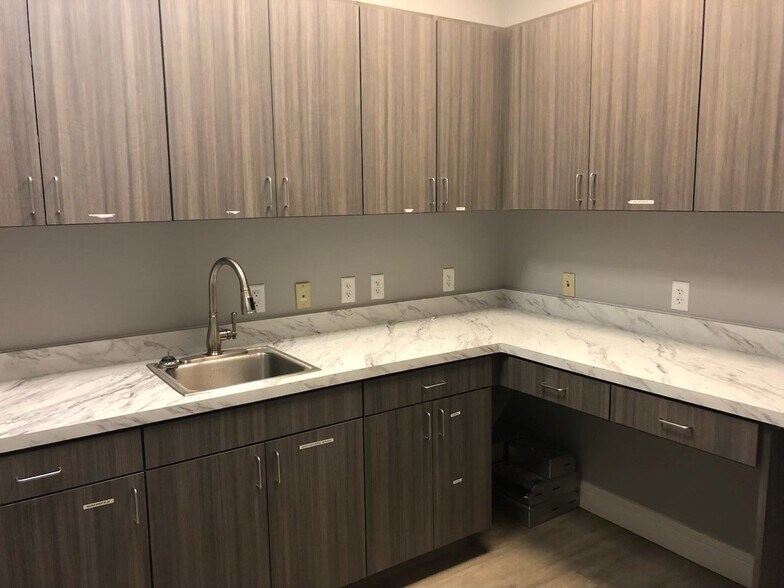 More Photos Of 4100 Fairway Dr, Carrollton Medical For Sale