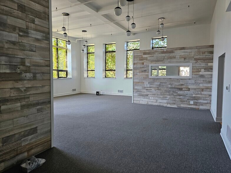 More Photos Of 2411 N Clybourn Ave, Chicago Office For Sale