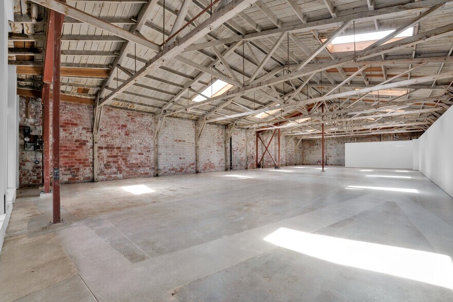 More Photos Of 2508-2510 Telegraph Ave, Oakland Storefront For Lease