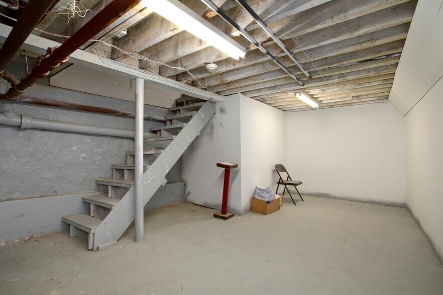 More Photos Of 643-645 Broadway, Everett Storefront Retail Residential For Lease