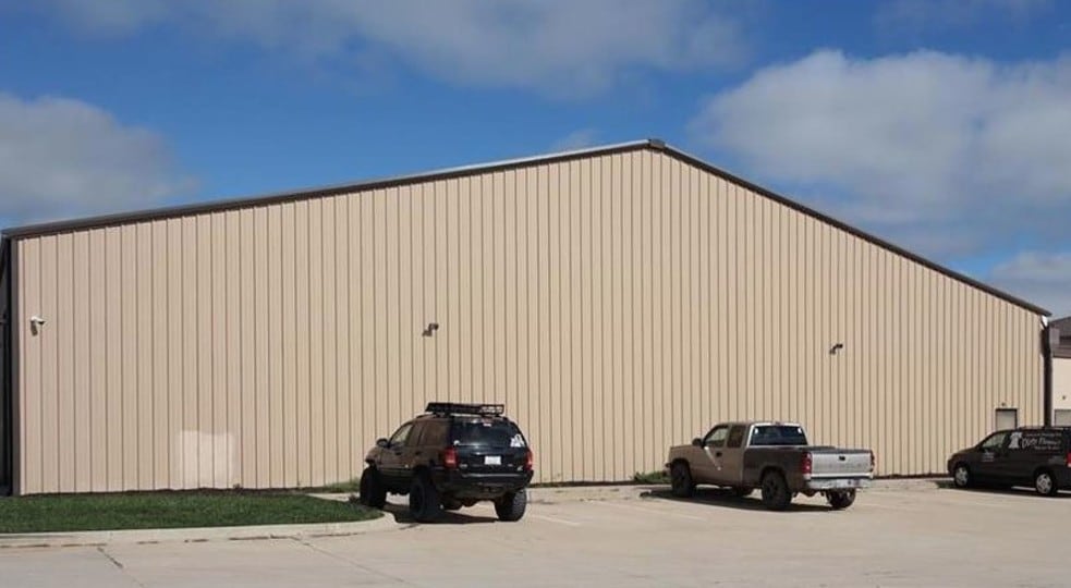 More Photos Of 25606 Old Kc Rd, Paola Showroom For Lease