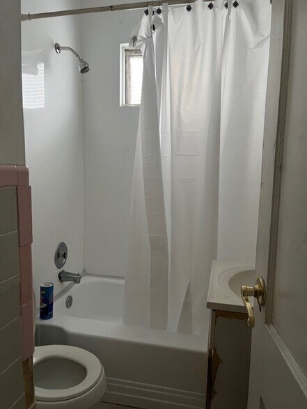 More Photos Of 1948 Chapel St, New Haven Office For Sale