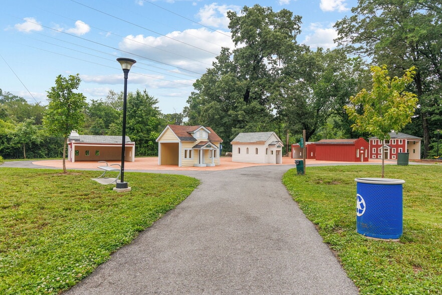 More Photos Of 8519 Chestnut Ave, Bowie Storefront For Sale