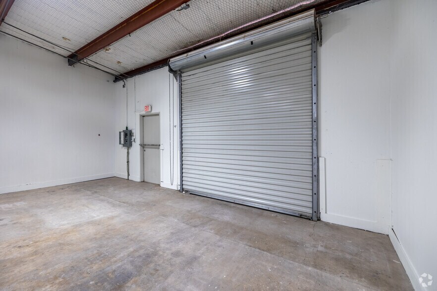 More Photos Of 1663 Hickory Dr, Haltom City Unknown For Lease