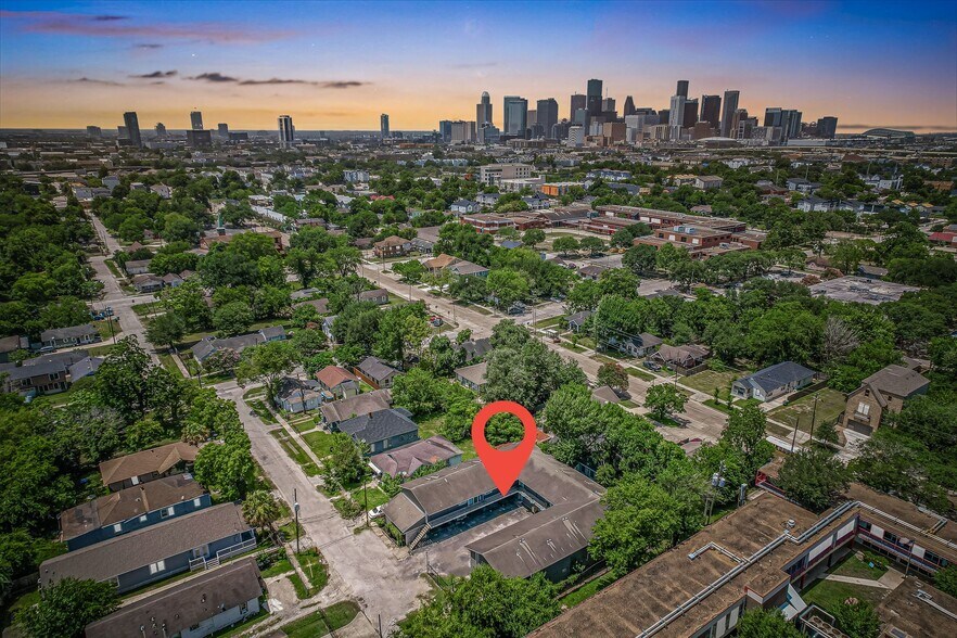 More Photos Of 2819 Berry St, Houston Apartments For Sale