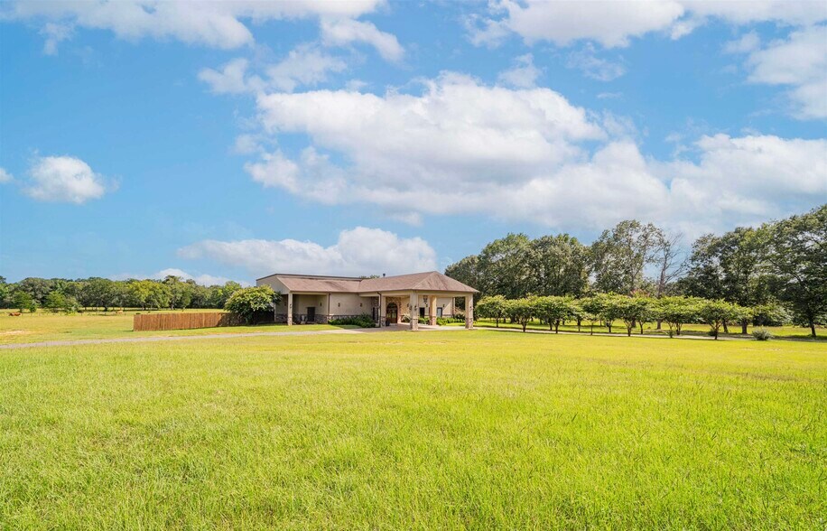 More Photos Of 14284 State Highway 322 N, Kilgore Lodge Meeting Hall For Sale