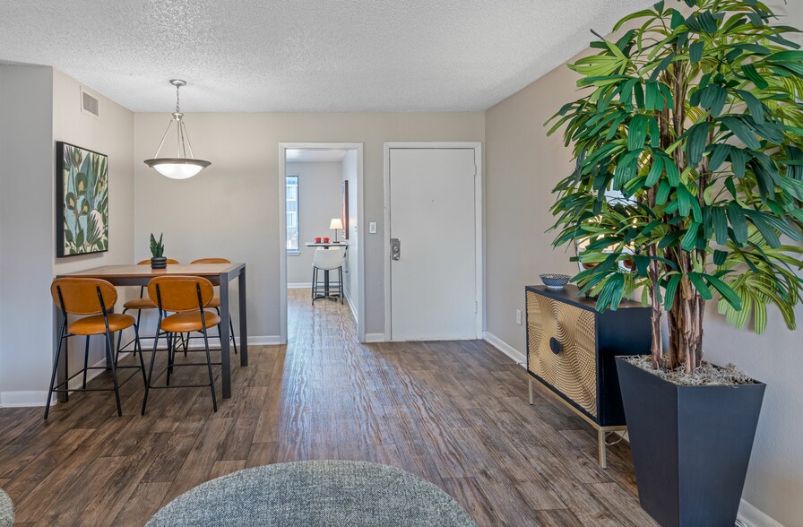 More Photos Of 2148 54th Ave S, Saint Petersburg Apartments For Sale