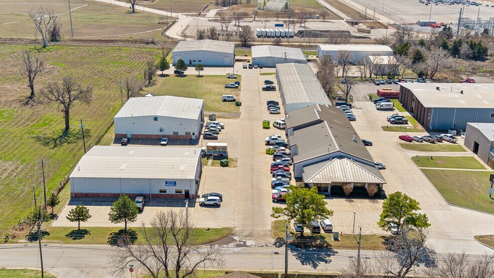 More Photos Of 7444 Melrose Ln, Oklahoma City Warehouse For Lease