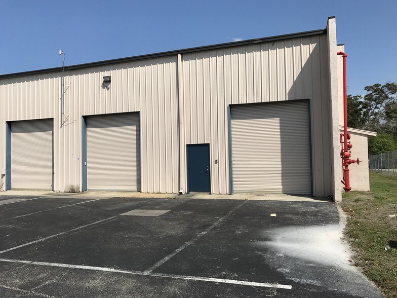 More Photos Of 12165 Metro Pky, Fort Myers Light Manufacturing For Lease