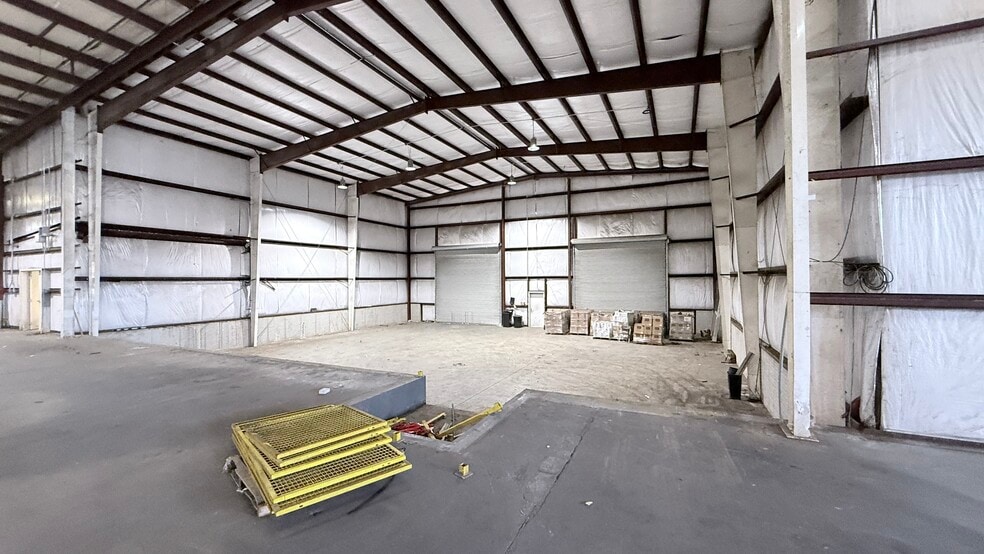 Primary Photo Of 308 Rogers St, Barnesville Warehouse For Sale