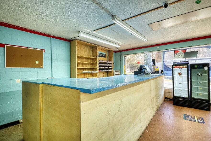 More Photos Of 247 Cannon Dr, Social Circle Restaurant For Sale