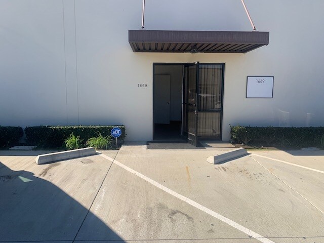More Photos Of 1663-1677 E Del Amo Blvd, Carson Warehouse For Lease