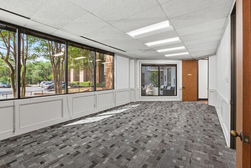 More Photos Of 8000 Centre Park Dr, Austin Office For Lease