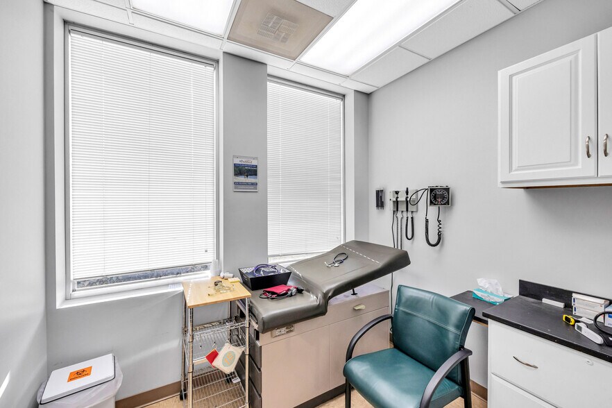 More Photos Of 812 W Innes St, Salisbury Medical For Sale