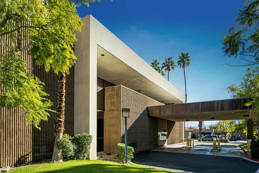 More Photos Of 601 E Tahquitz Canyon Way, Palm Springs Office For Sale