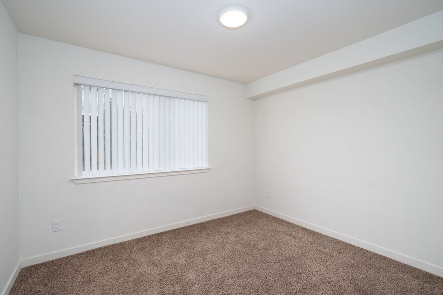 More Photos Of 5750 NE 34th St, Vancouver Apartments For Sale