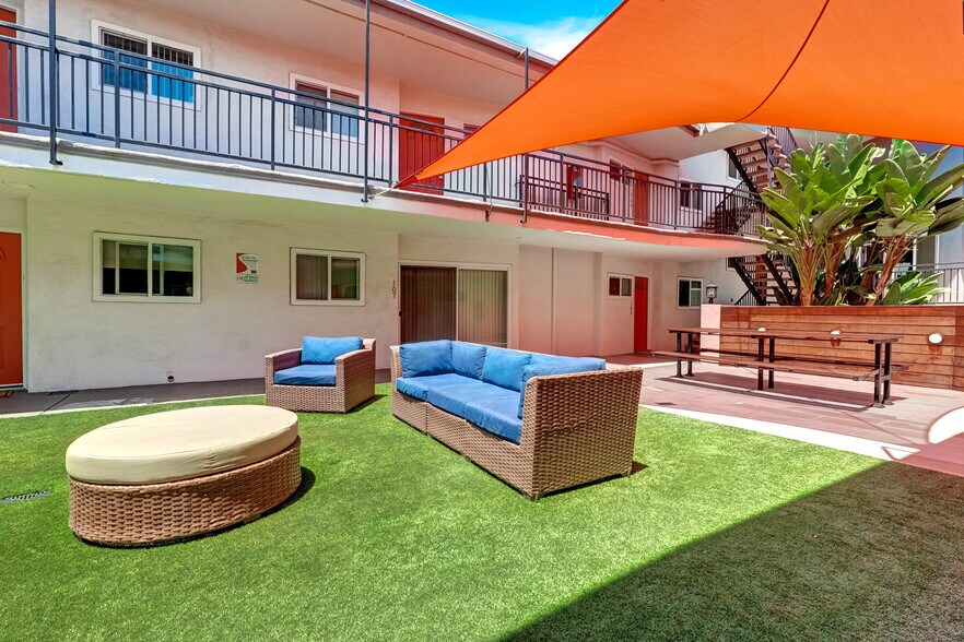 More Photos Of 700 S 6th St, Burbank Apartments For Sale