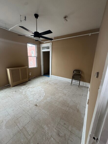 More Photos Of 2449 Shirley Ave, Baltimore Flex For Sale