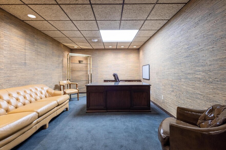 More Photos Of 620 South St, Steubenville Auto Dealership For Lease