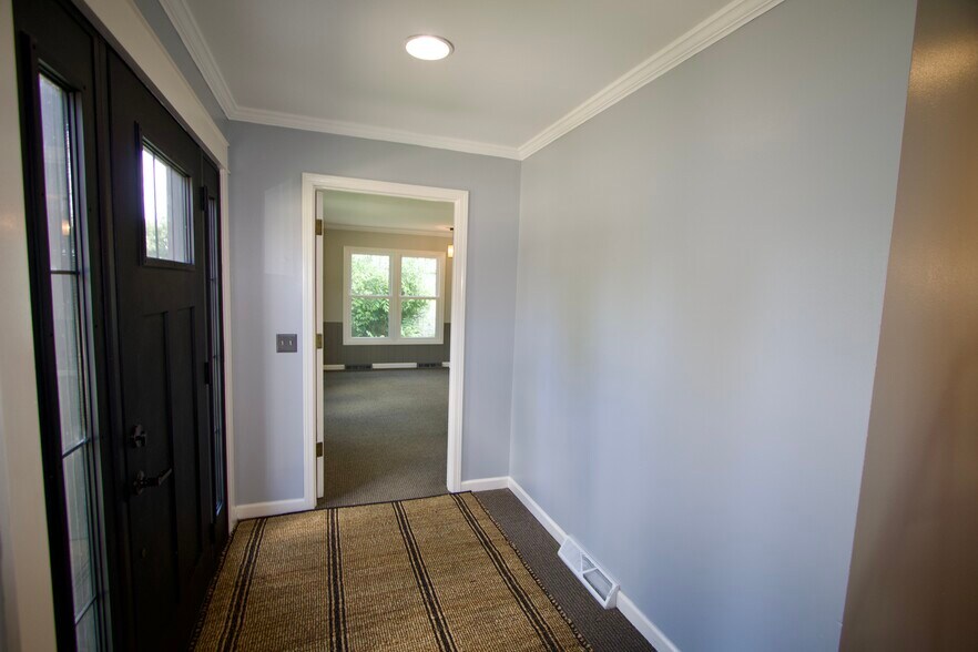 More Photos Of 123 N Jackson St, Janesville Office For Sale