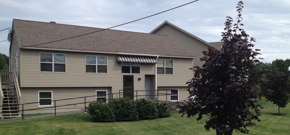 More Photos Of 7 Pomerleau St, Biddeford Warehouse For Lease