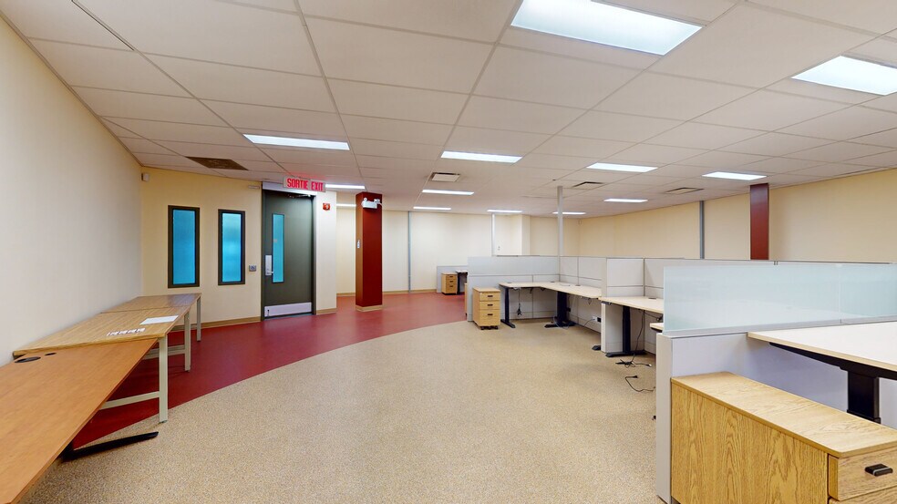 More Photos Of 3750 Boul Du Royaume, Saguenay Office For Lease