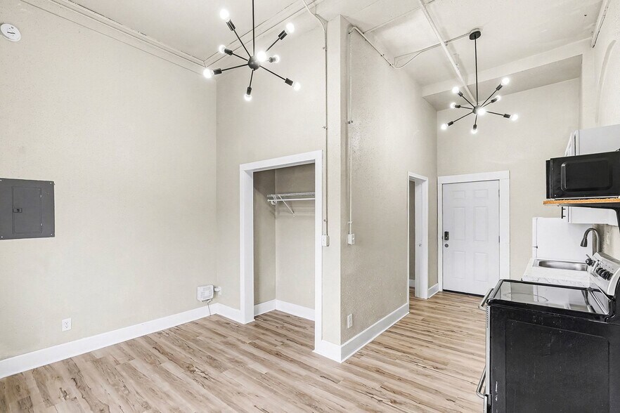 More Photos Of 1302 Faraon St, Saint Joseph Office For Sale