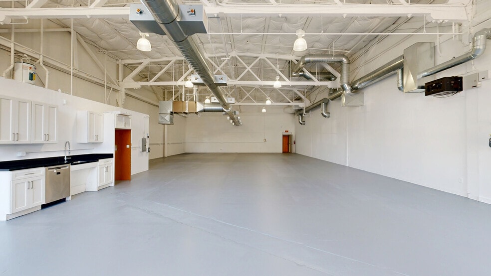 More Photos Of 1311-1425 63rd St, Emeryville Distribution For Lease