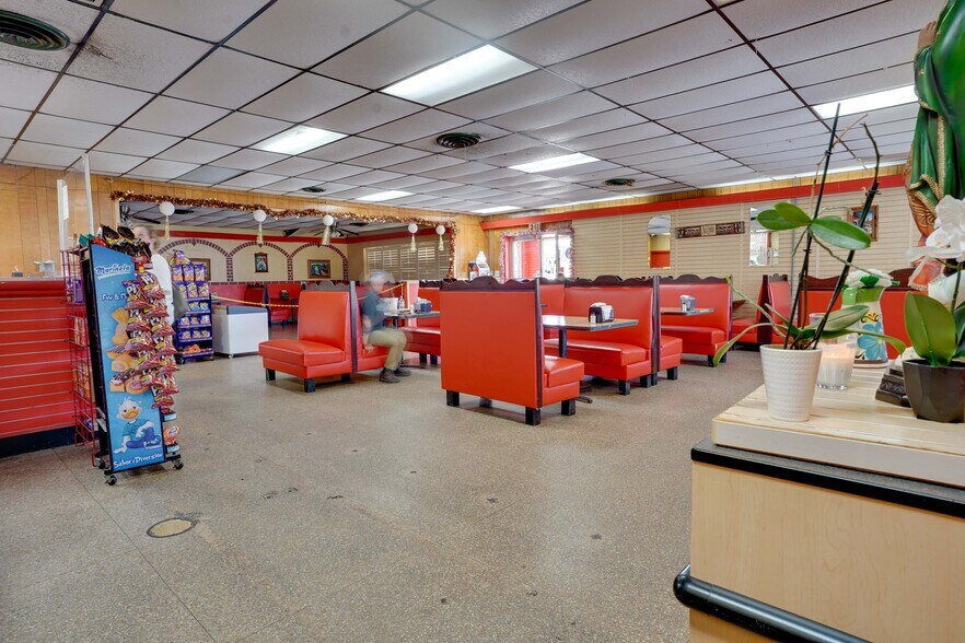 More Photos Of 411 National Hwy, Thomasville Hotel For Sale